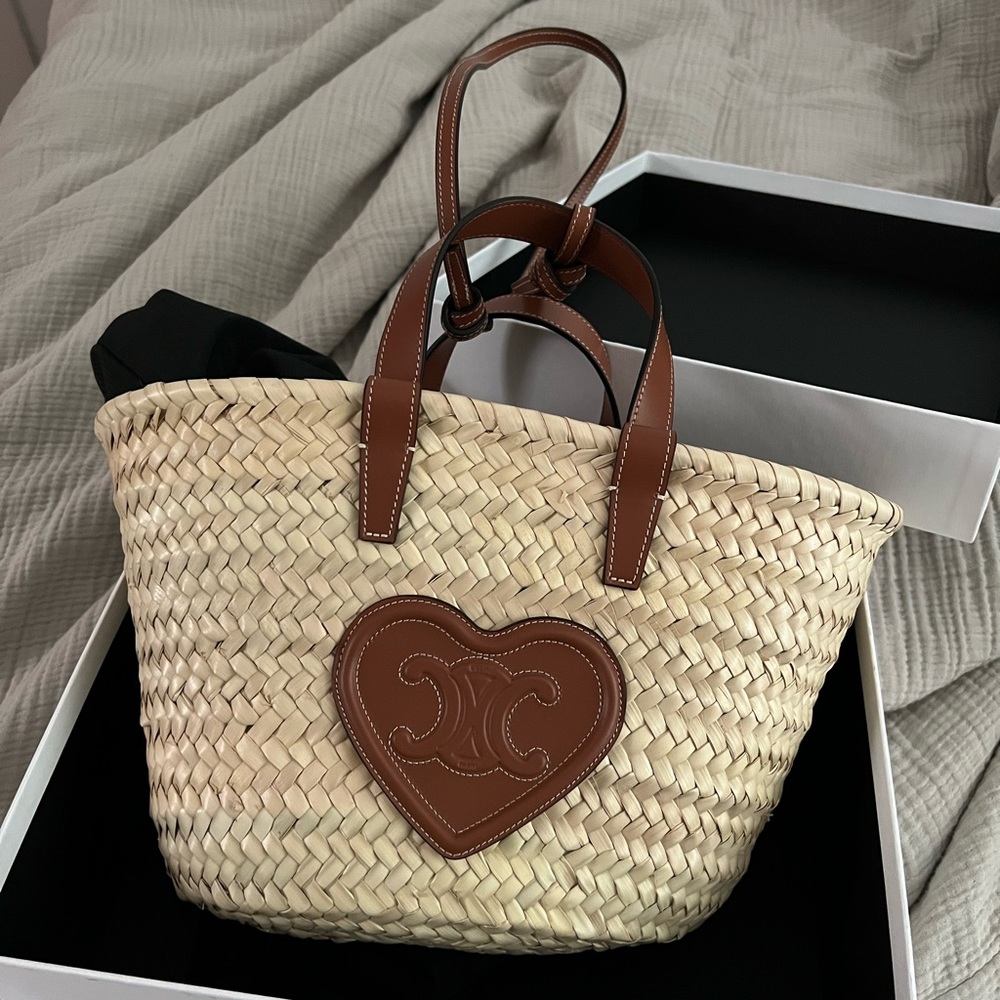 BNIB— Teen Triomphe Celine Classic Panier in palm leaves w/Calfskin heart patch